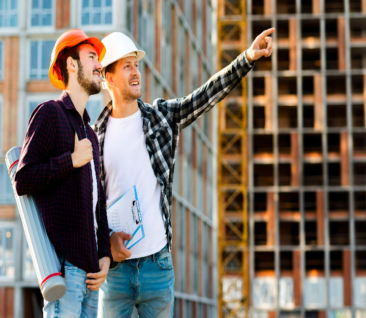 Travailleurs portant des vêtements corporatifs personnalisés pour les entreprise